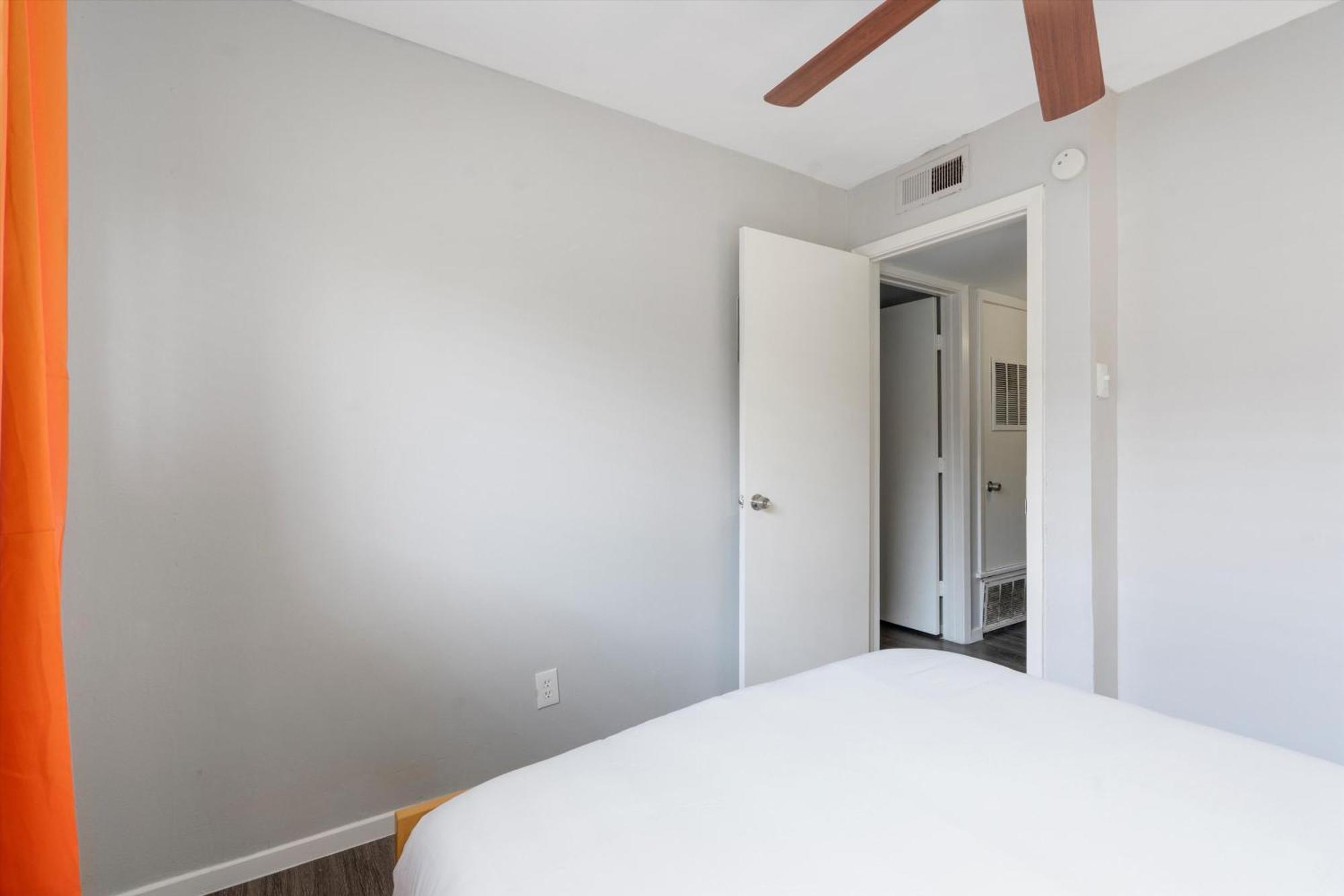 Mins 2 Downtown - King Bed - Private Stays Austin Exterior photo