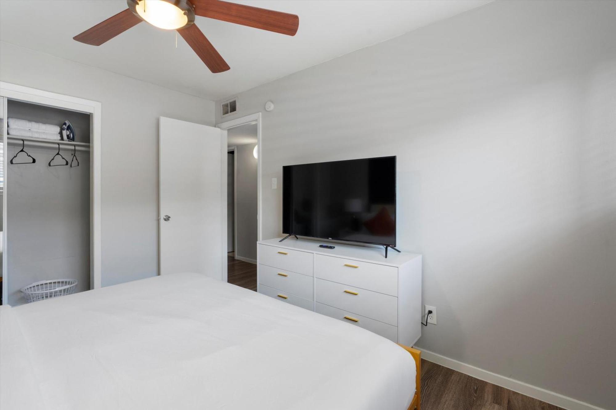 Mins 2 Downtown - King Bed - Private Stays Austin Exterior photo