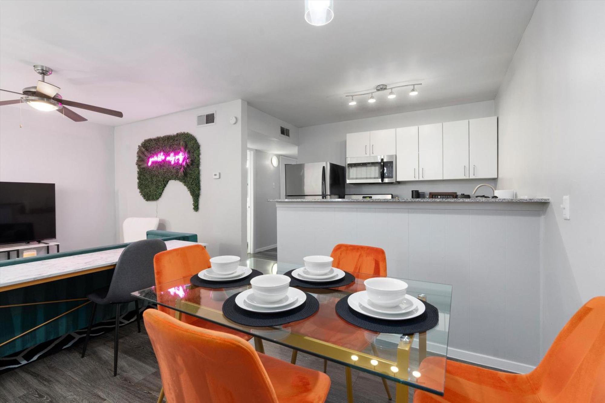 Mins 2 Downtown - King Bed - Private Stays Austin Exterior photo