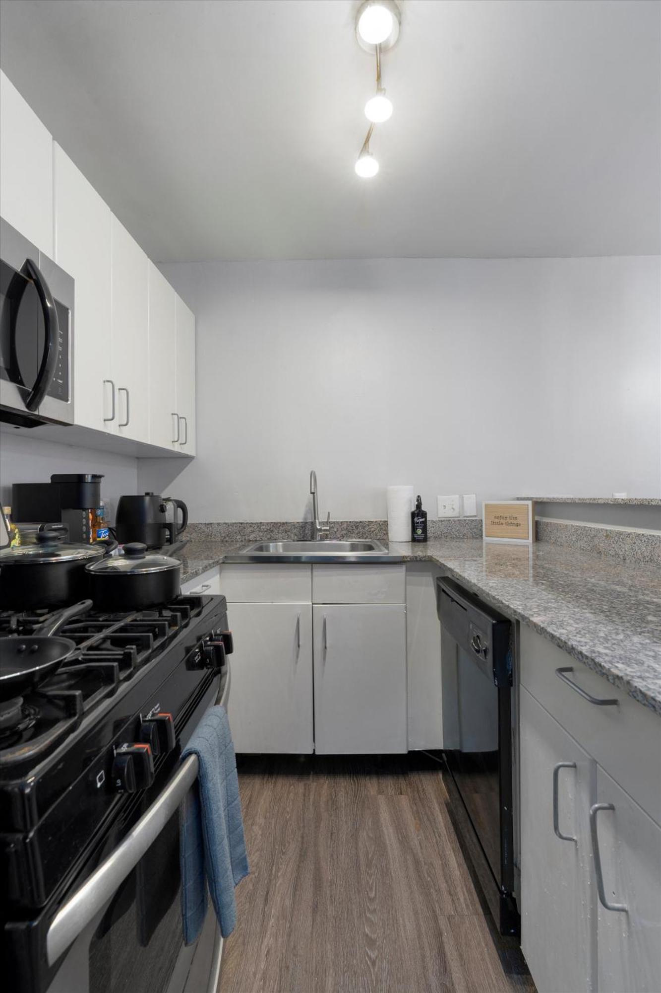 Mins 2 Downtown - King Bed - Private Stays Austin Exterior photo